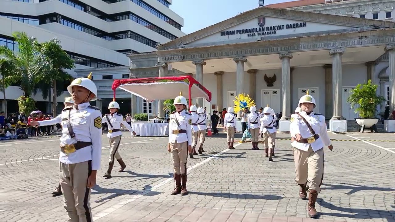 VARIASI FORMASI PASKIBRA SD SRONDOL WETAN 2 dalam LKBB TUGU MUDA 2024 di BALAI KOTA SEMARANG 2024