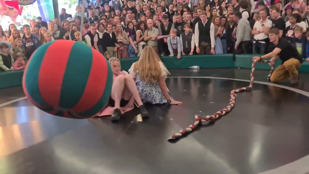 Teufelsrad Oktoberfest / Devil's wheel party Munich