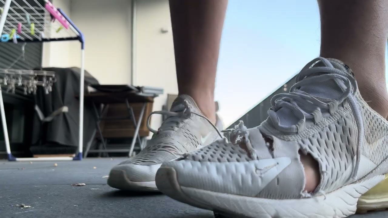 Trashed nike air max 270 toe wiggle, shoeplay & popped air bubble