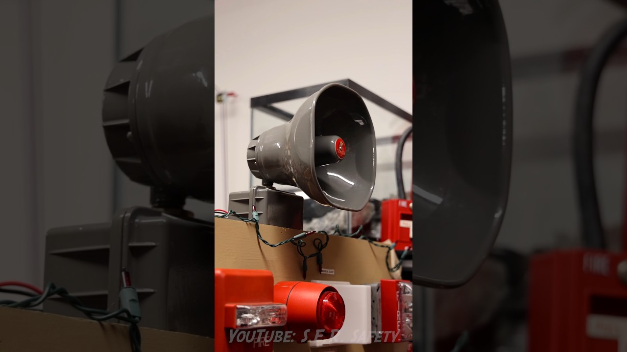 Crazy Loud Siren! | Federal Signal SelecTone Speaker