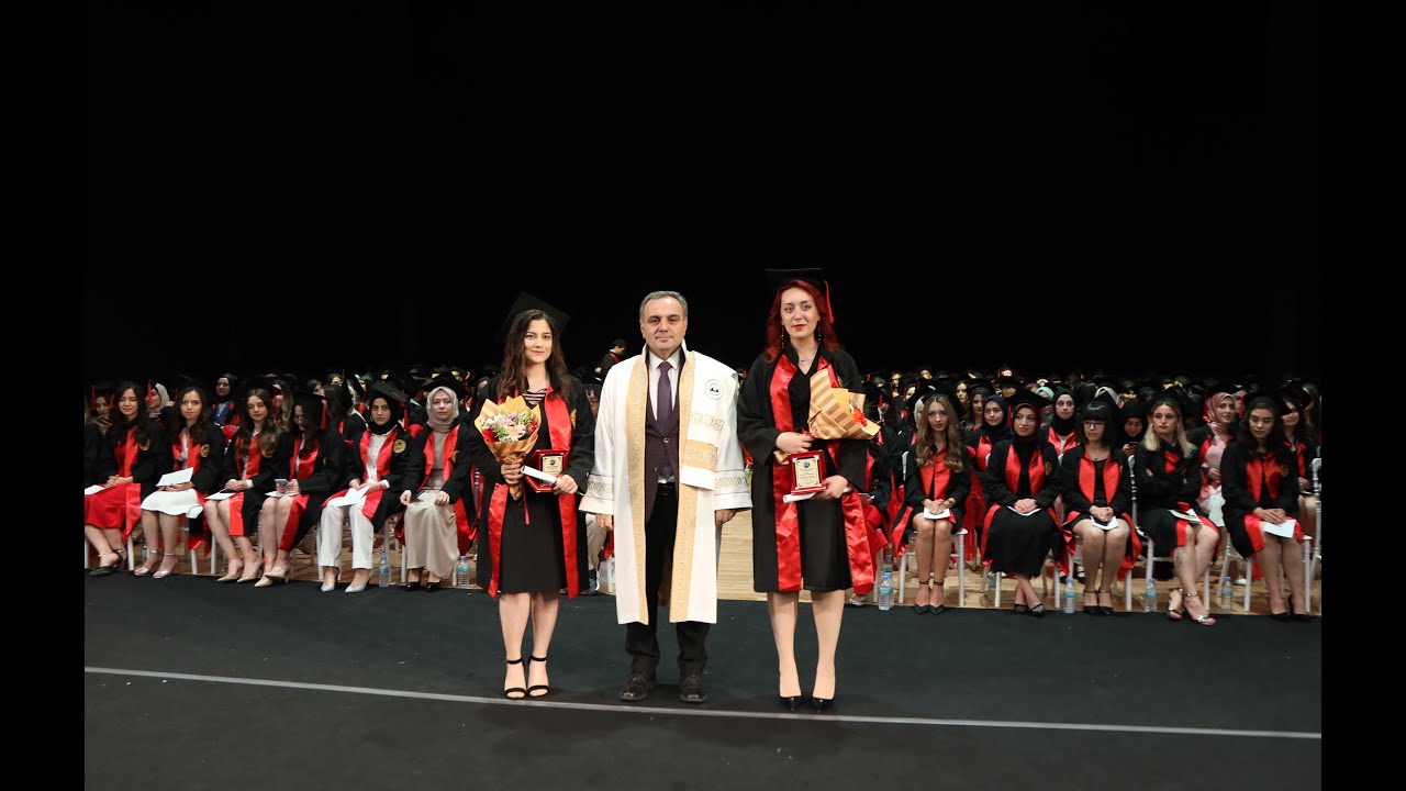 Tıp Fakültemiz 49  Dönem Mezunlarını Verdi