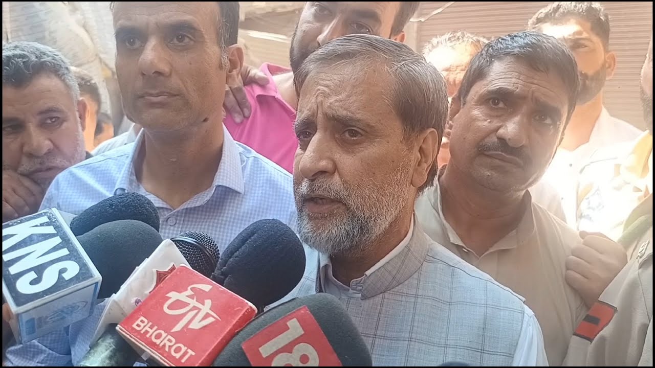 MP Mian Altaf visits families affected by devastating fire in Anantnag