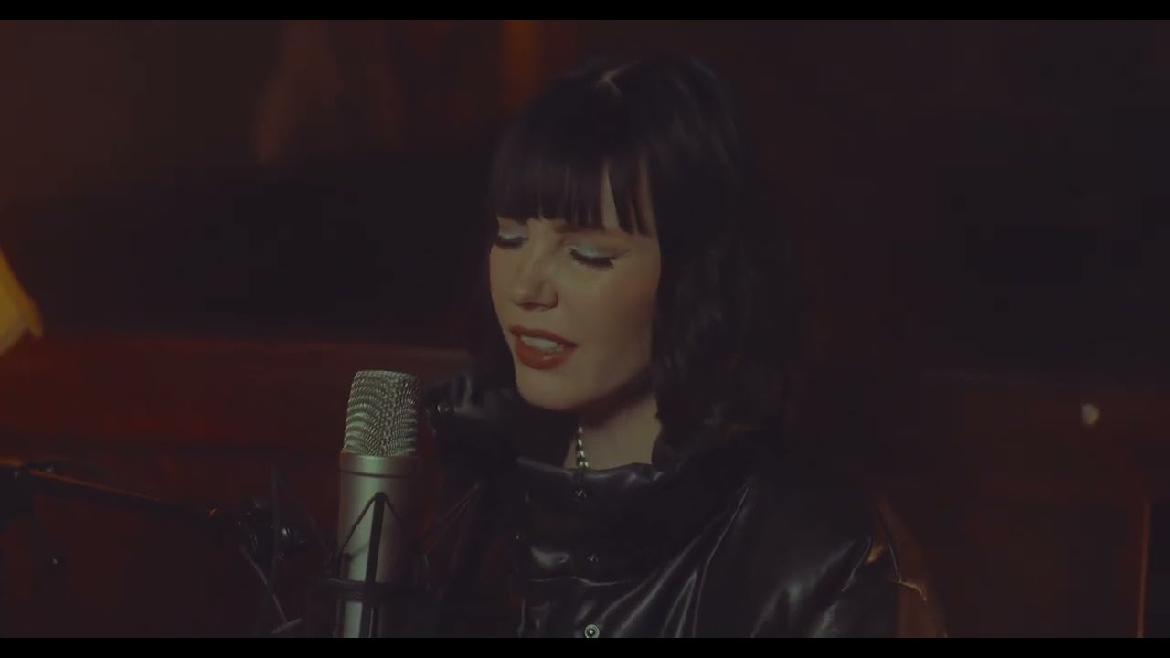 IVA – LEAVE ME ALONE (Acoustic Version)