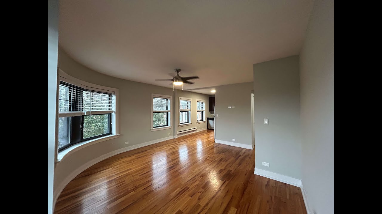 817 Elm St #306  |  Large, updated 1-Bedroom Apartment in Winnetka