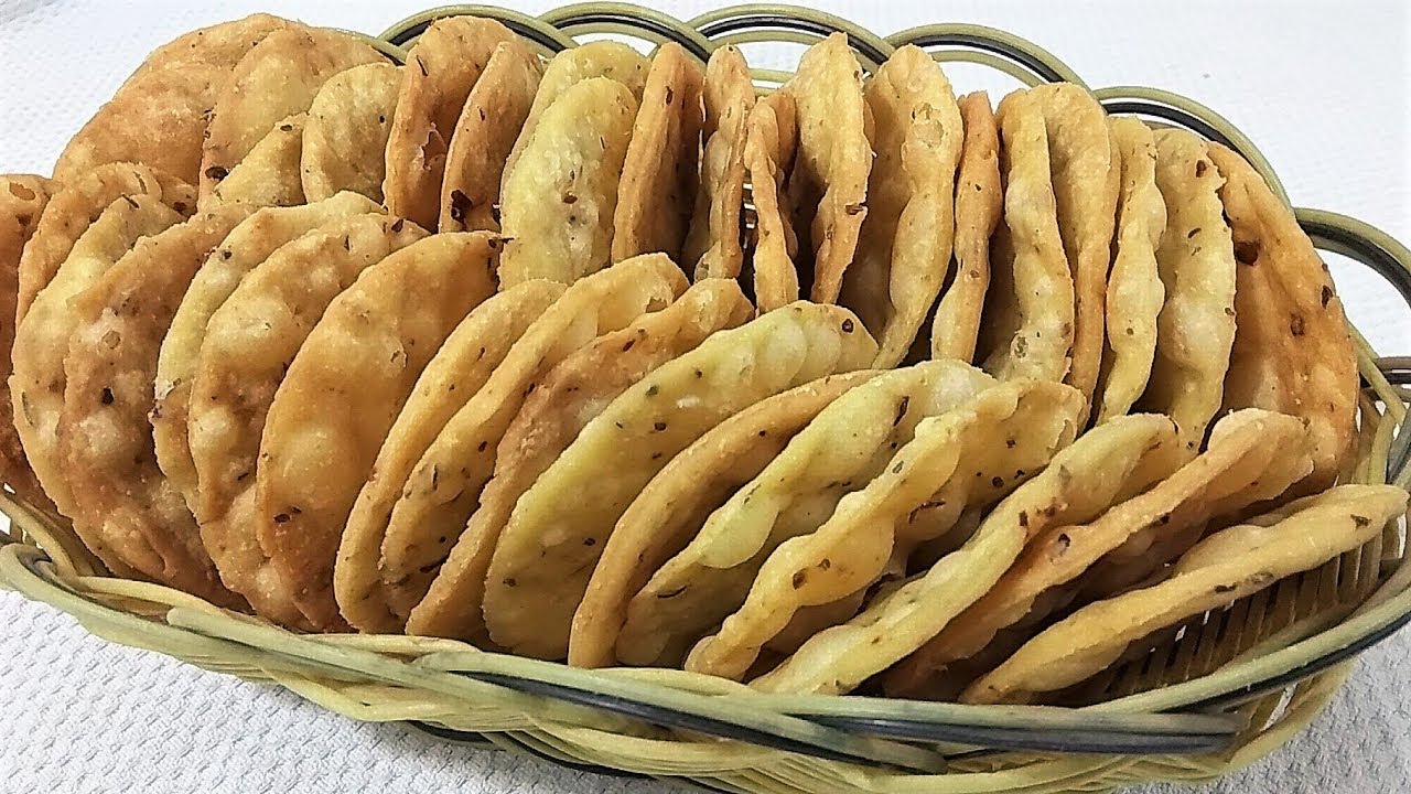 चटपटी मसाला पपड़ी- एक बार बनायें और महीने भर तक खाये Tea Time Snack