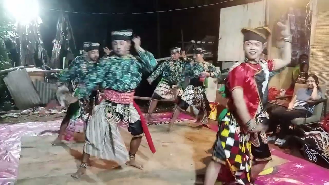 Manyar Sewu Versi Angklung Kuda Lumping Turonggo Laras Mekar Budoyo 