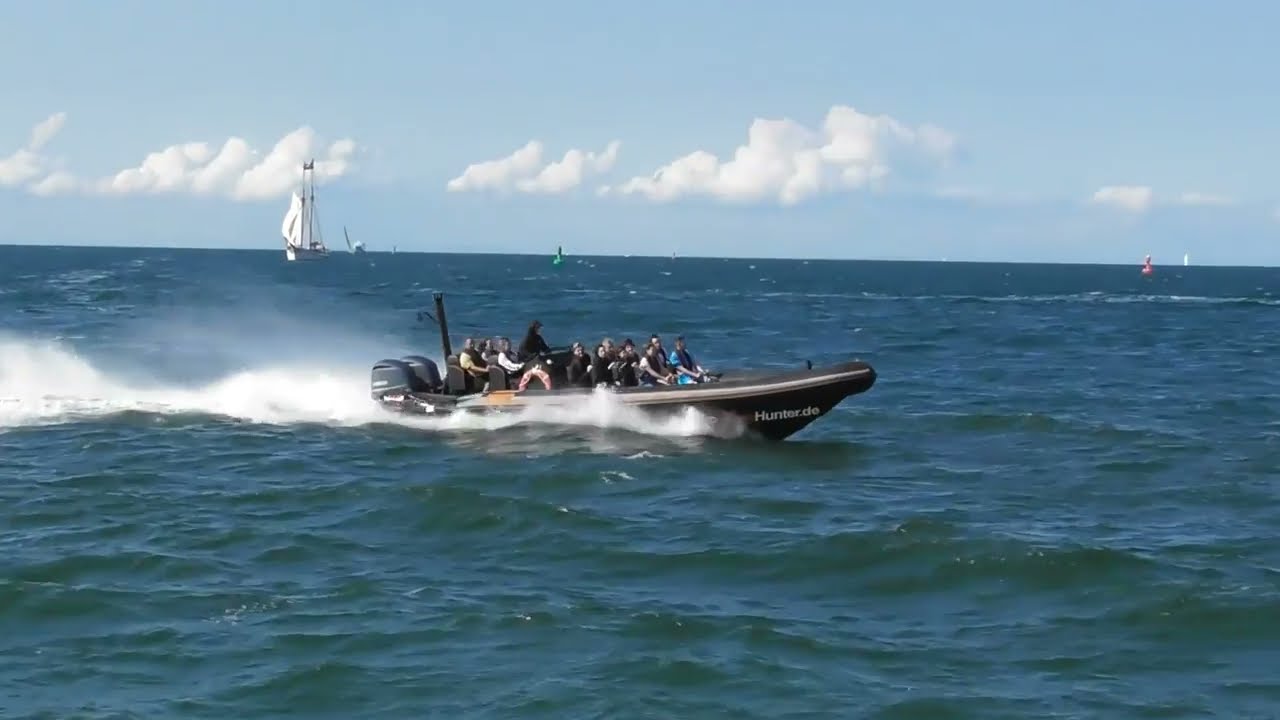 Mit 700 PS PowerSpeedboot über die Ostsee