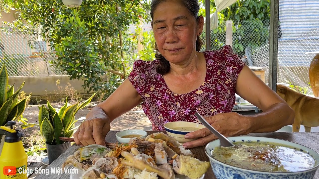 Cháo vịt xiêm gỏi cây chuối mẹ nấu | Cuộc Sống Miệt Vườn