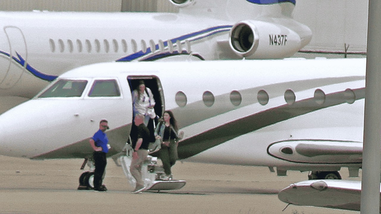 GULFSTREAM Arrives From Teterboro - SEE WHO'S COMING OFF THE PLANE!
