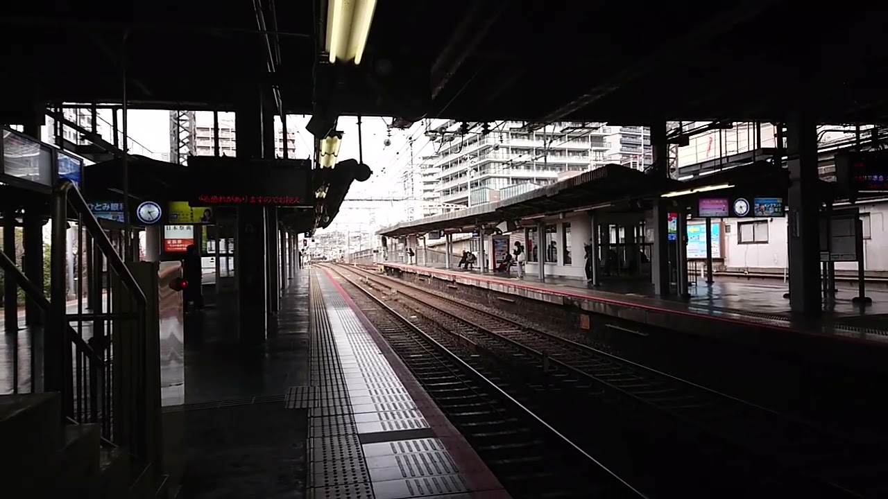 京阪香里園駅通過 京阪8000系8001F 特急 淀屋橋行き[新放送版]