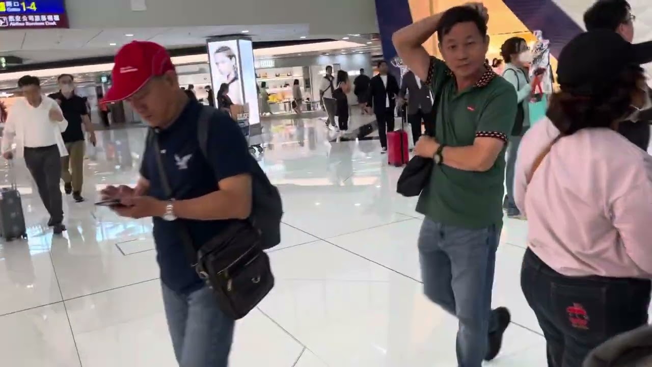 Tham quan siêu thị miễn thuế lớn tại sân bay quốc tế Hồng Kong - sân bay hiện đại thế giới phần 1