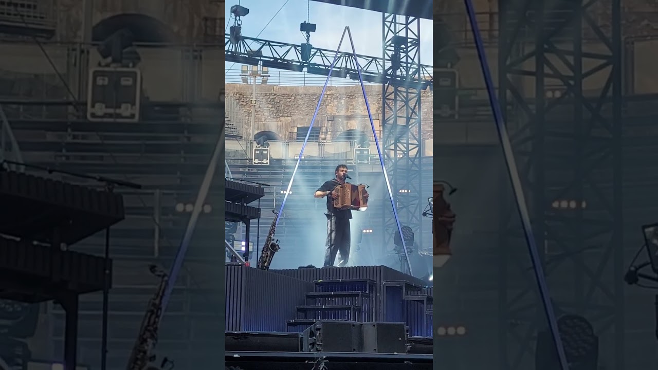 Un Homme debout - Claudio Capéo  - Nîmes
