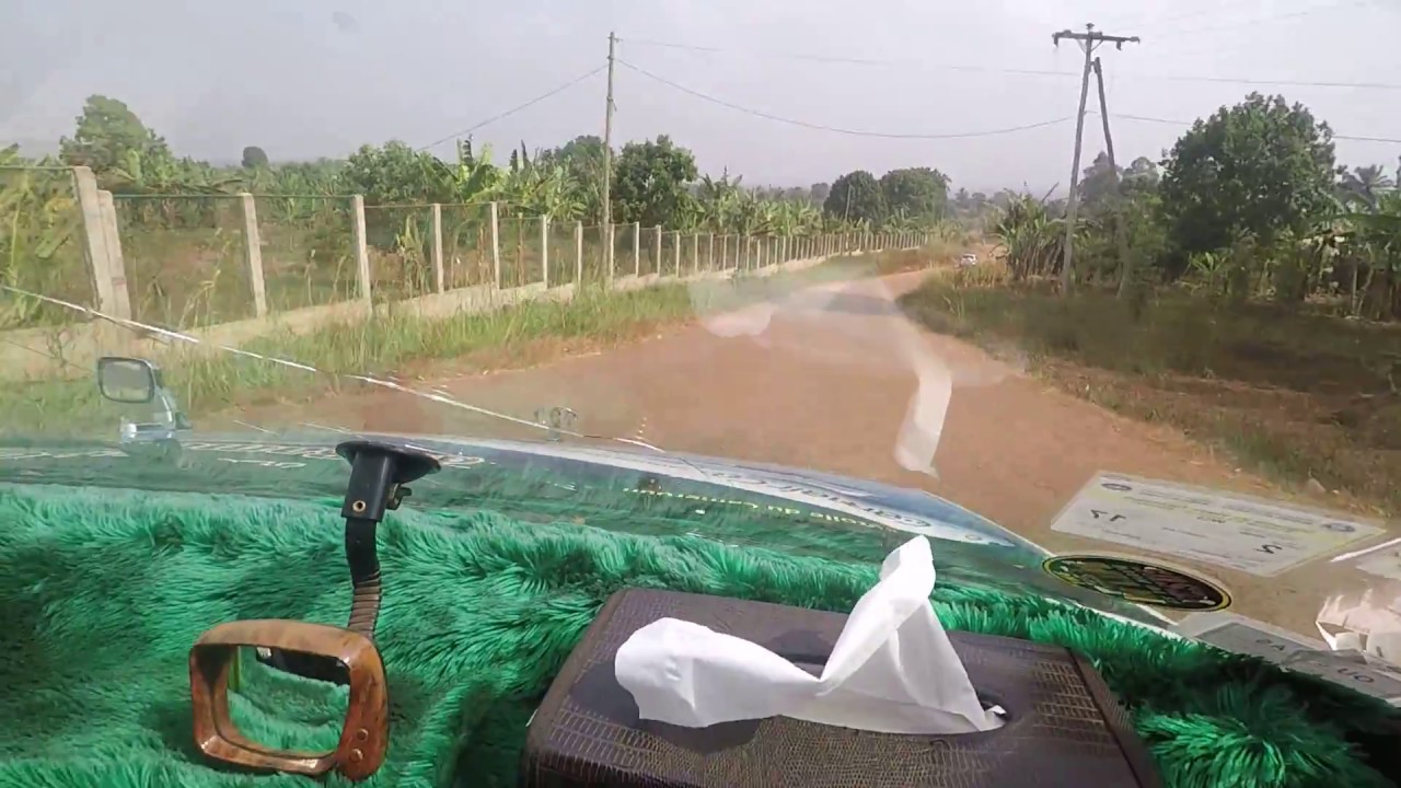 en taxi de l'Aeroport de Bamougoum a Bafoussam (Marche B)