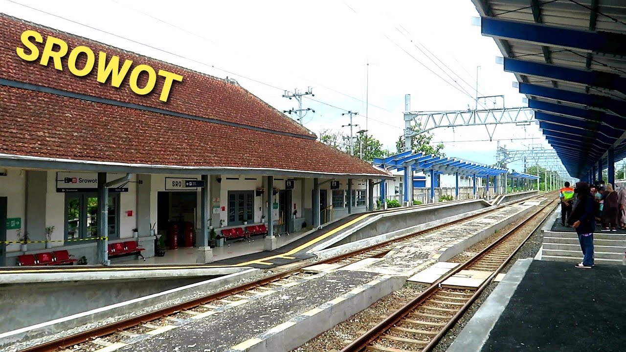 NAIK COMMUTER LINE SROWOT-PURWOSARI