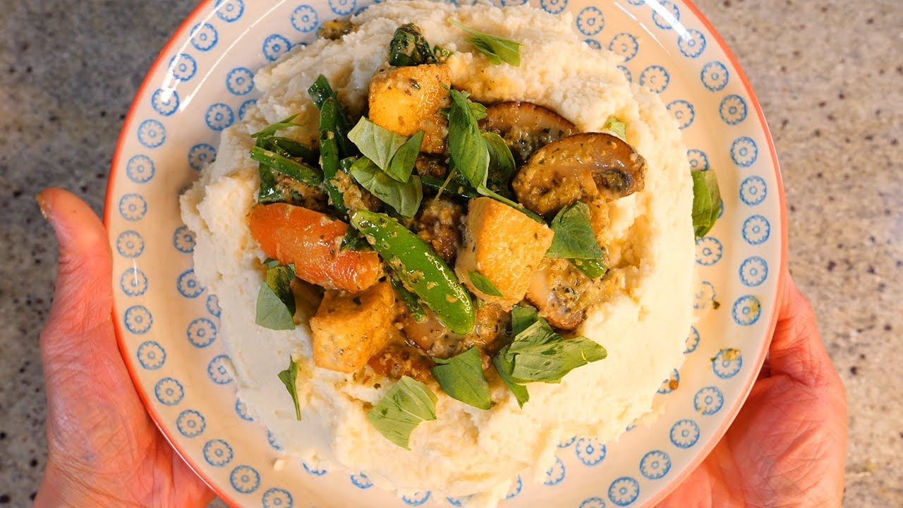 Thai green curry on cauliflower mash | Keto vegan comfort food