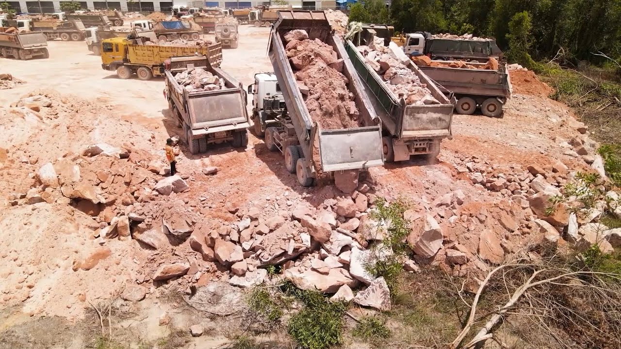 Best Move On Stone Stone Mix Soils Process By Team KOMATSU Bulldozers With Dump Trucks 25t Delivery