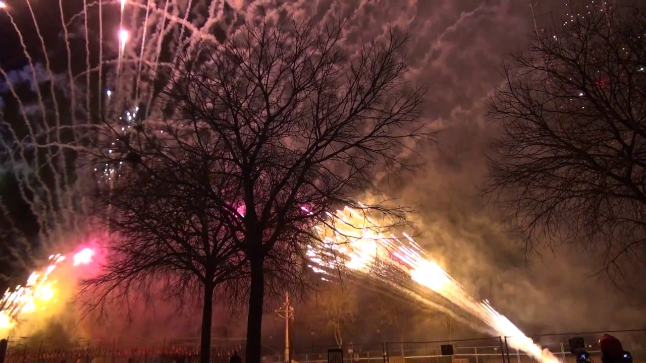 Nit del Espolín - mascletà Vertical  Fallas de Valencia 2017 Pirotecnia Ricardo caballer S.A