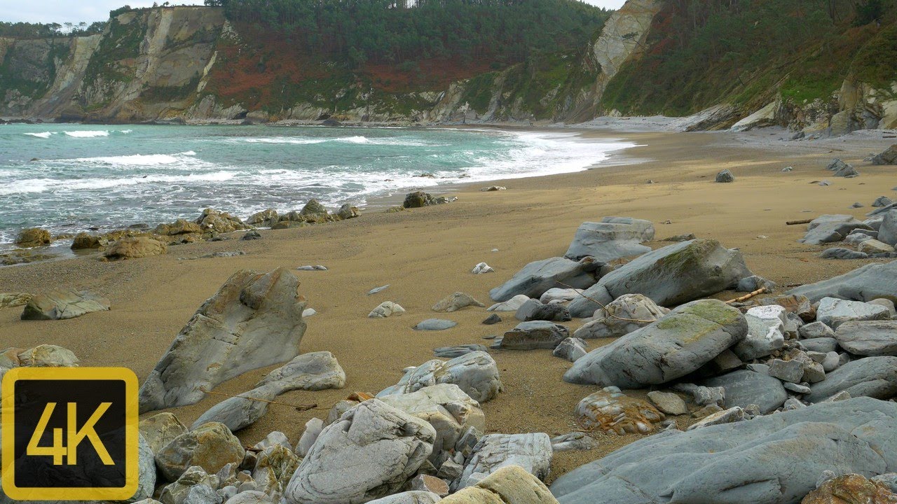 Playa de Oleiros, Cudillero. Playas de Asturias. 4K.