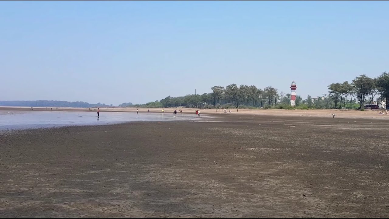 Umbergaon Beach