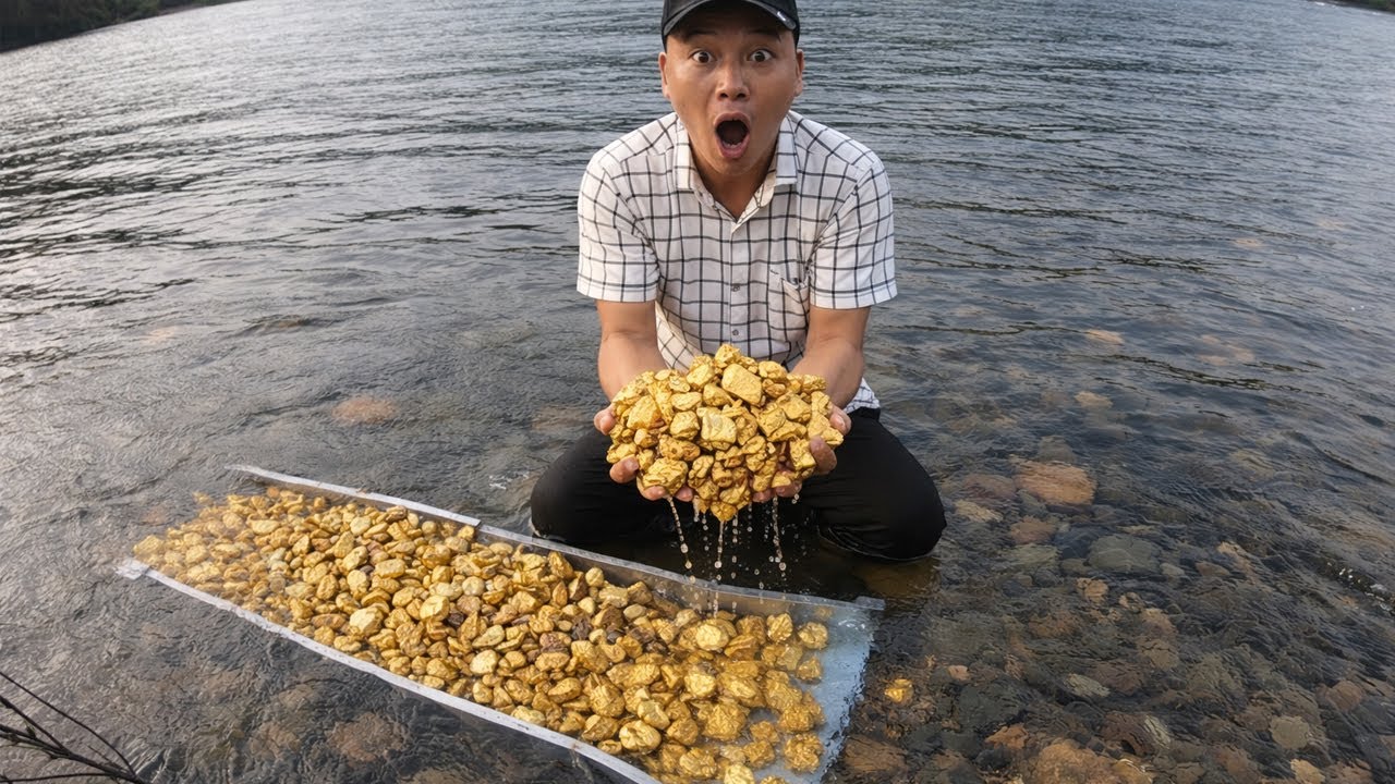 Digging Beneath the River for the Real Treasure #gold #goldhunting