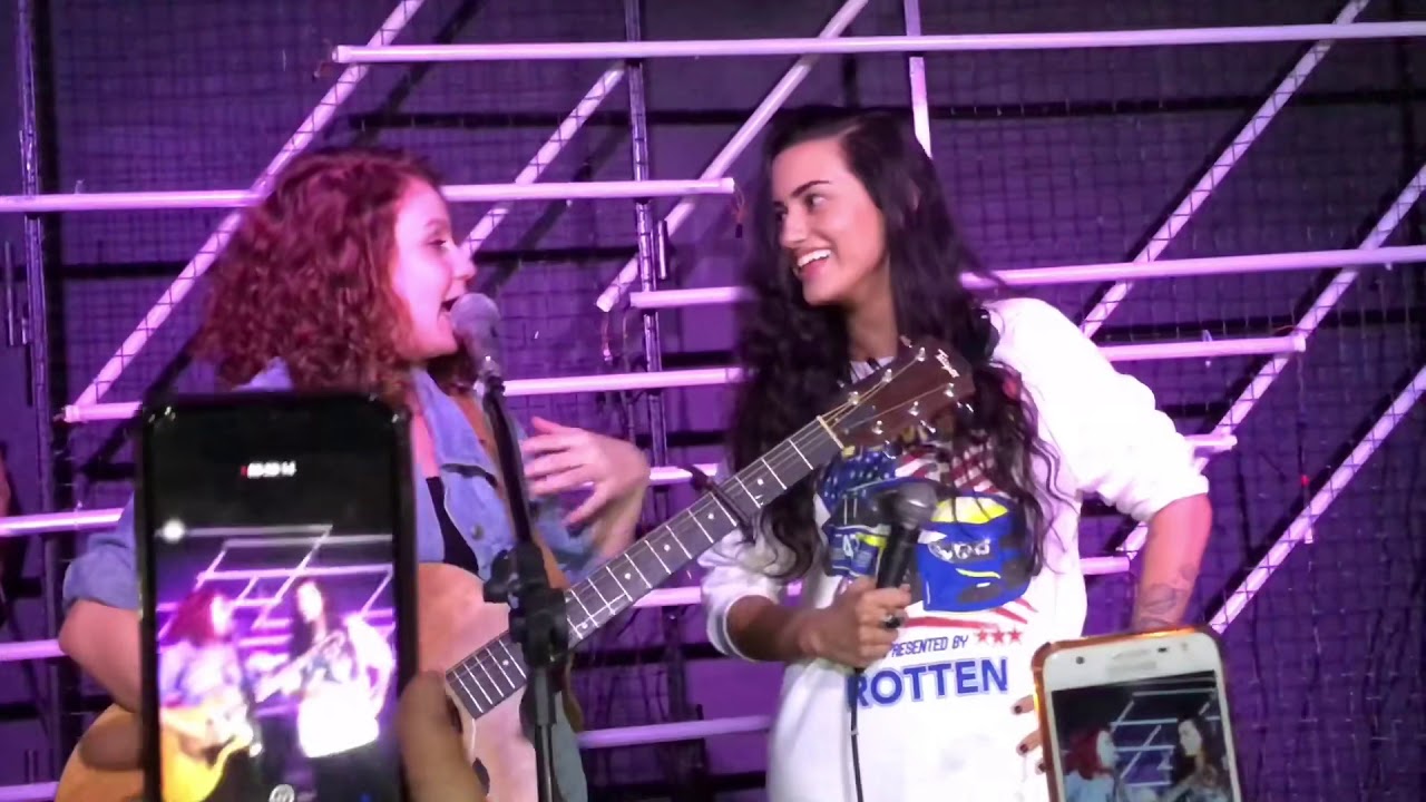 Carol Biazin e Day - Deixa Rolar