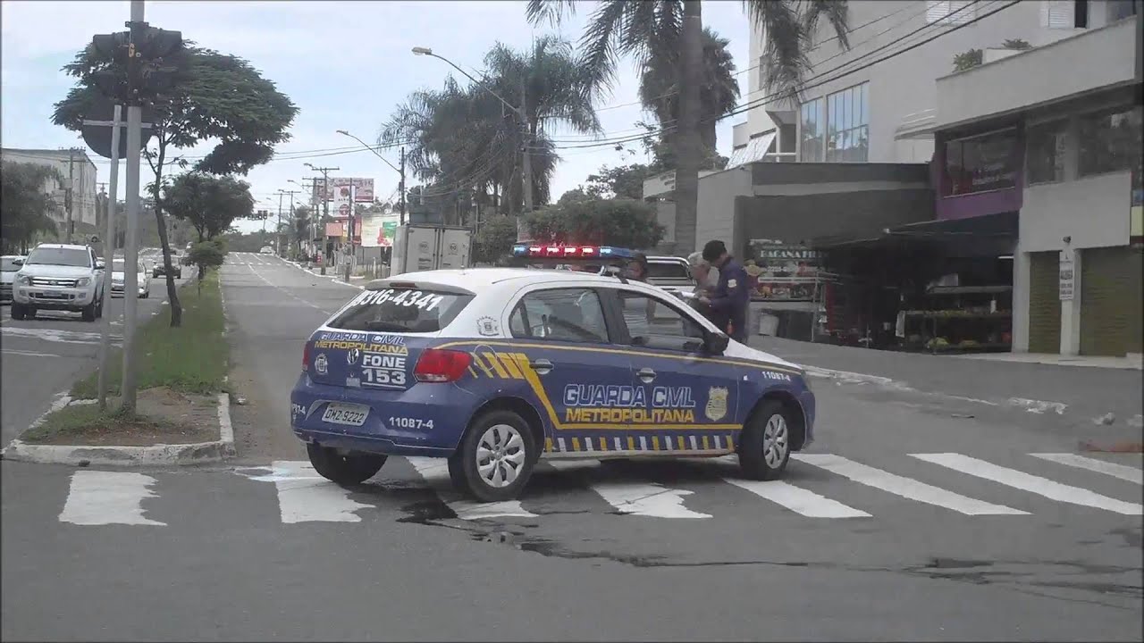 GCM de Goi&acirc;nia flagra condutor embriagado na contram&atilde;o de avenida movimentada.
