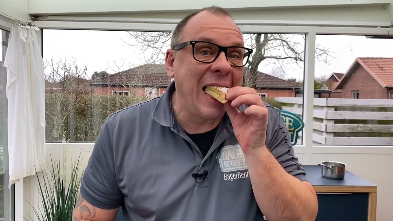 Fastelavnsboller. Med remonce ovenpå og indeni