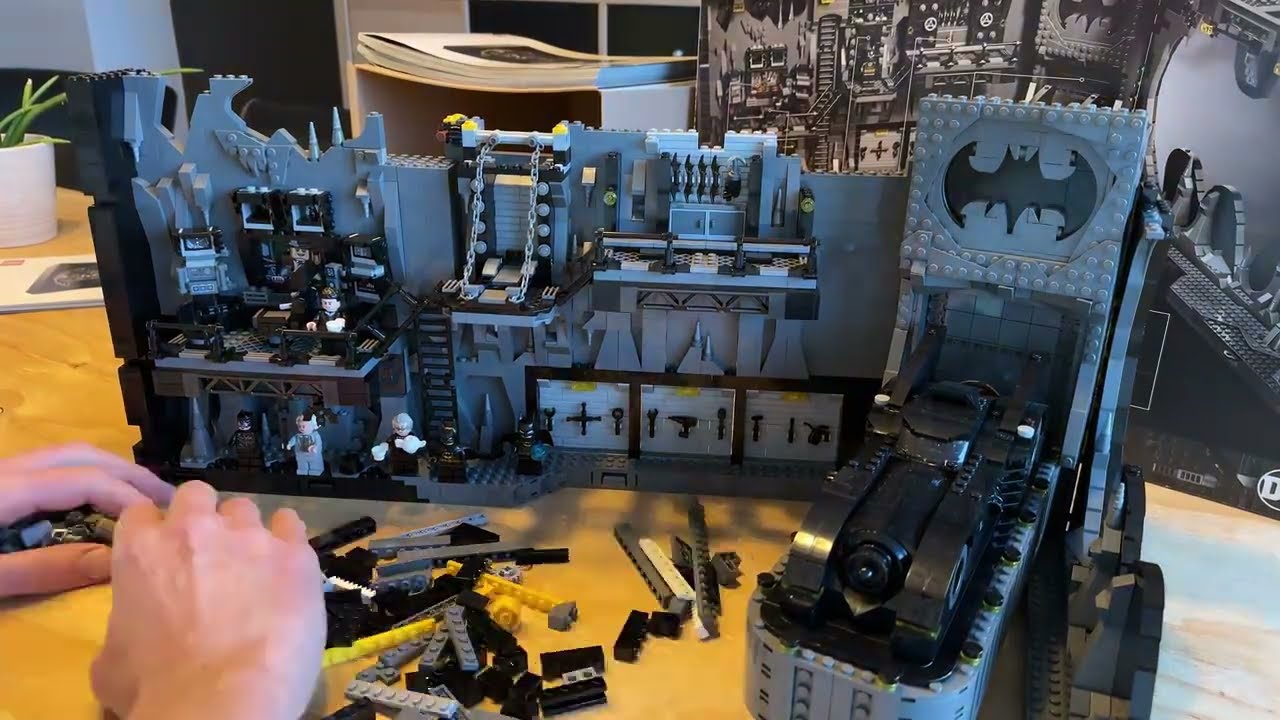 Lego Batcave Shadowbox build in timelapse