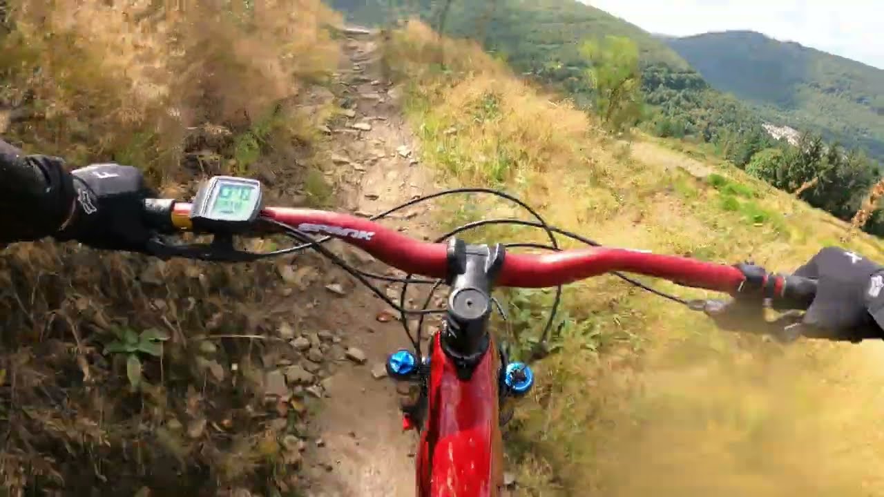 Purposely ride on trail with an uncut handlebar (800mm) just to try