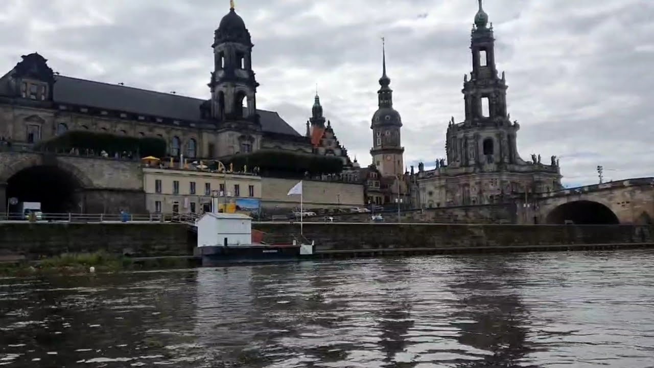 Mit dem Boot auf der Elbe von Dresden nach Meissen