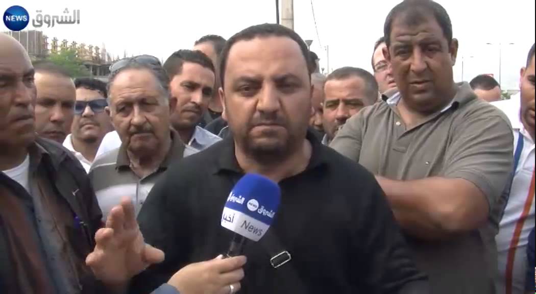 عنابة: سائقو سيارات الأجرة يحتجون أمام مديرية النقل