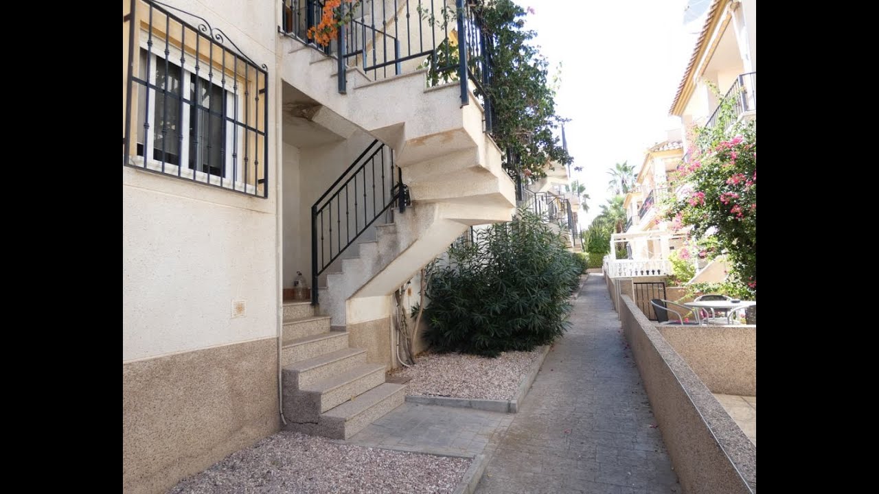 R9184 A South facing 2 bed 1 bath top floor apartment, Algorfa, Costa Blanca South, 75,995 Euros