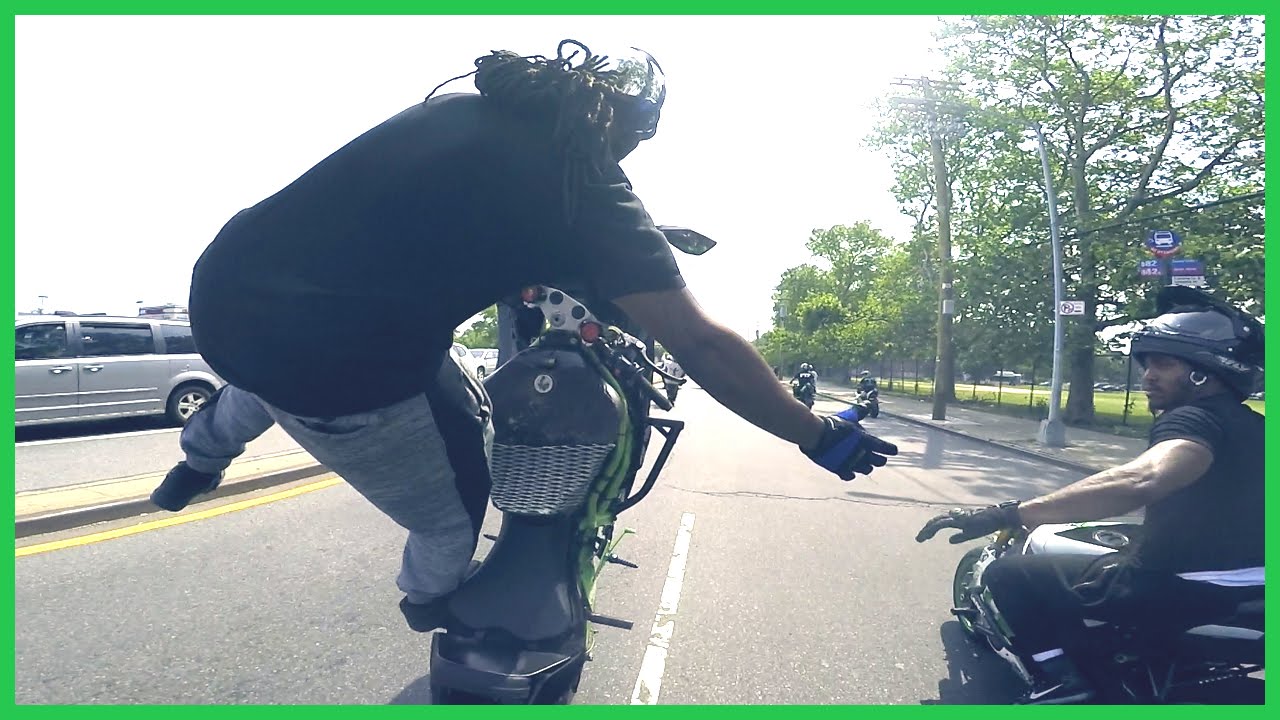 MOTORCYCLE STUNTS INSANE Rider Terrorizes the STREETS of NEW YORK CITY 2016