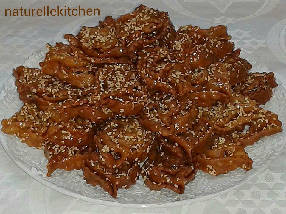 شباكية معلكة و لذيذة باللوز و الزنجﻻن
