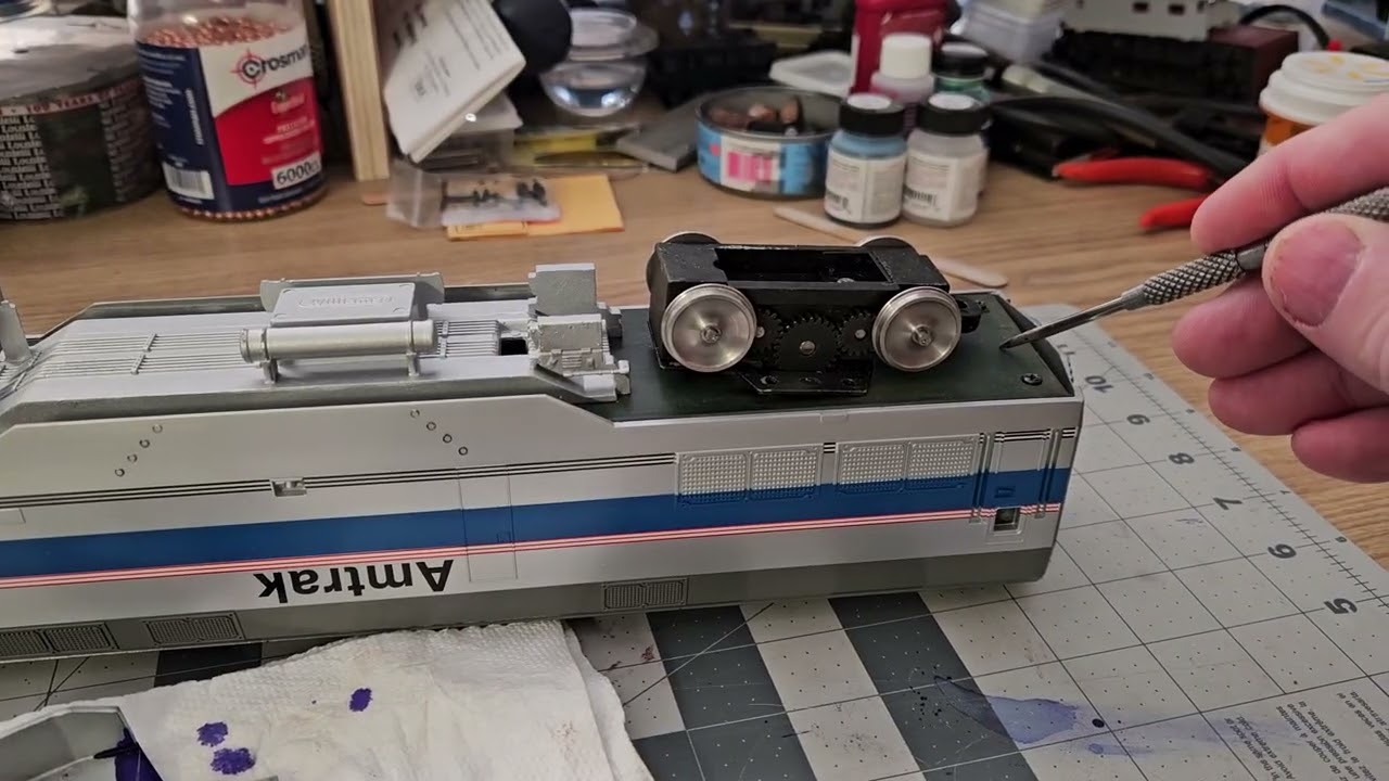 Update video on converting a 3R Williams Amtrak loco to 2R.