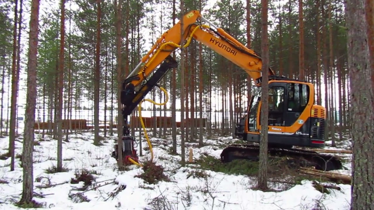 Hyundai R125LCR-9A ja Nisulan 425C