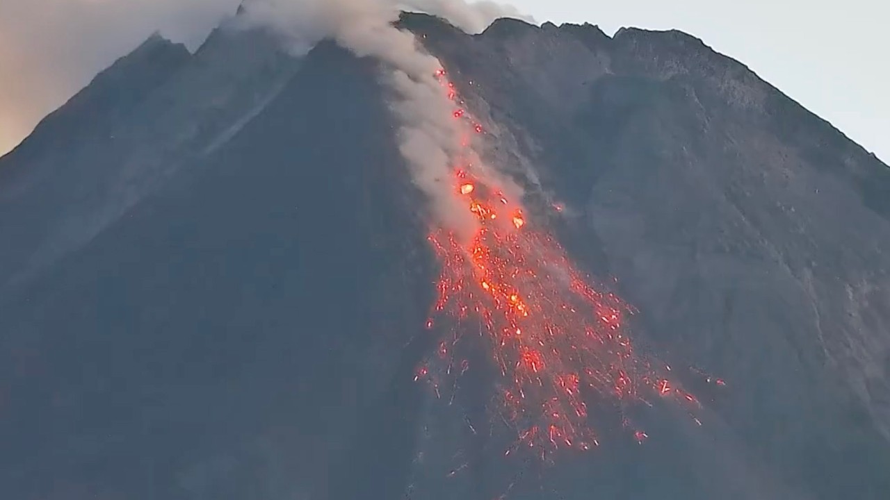 Mar 20, 2026: Avalanche of Molten Rock Race Down Merapi Volcano, Indonesia
