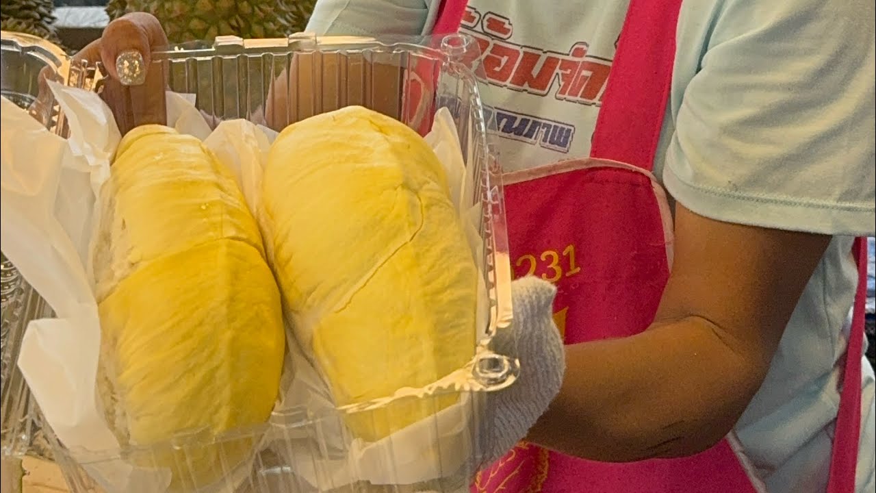 ทุเรียนหมอนทองจากระยองมีขายแล้วนะจ๊ะที่ร้านเจ๊อ้อมตลาดนัดเรือบินจ้าร้านเปิด 10 โมงถึงสี่ทุ่มจ้า