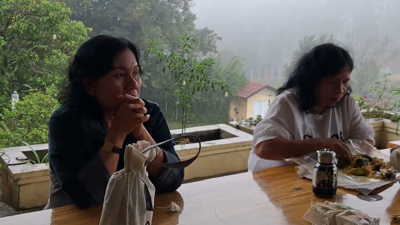 KABUT TEBAL BERAROCA VILLA - CISARUA PUNCAK BOGOR