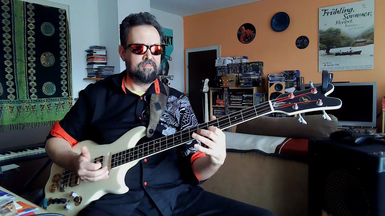 43 -  Level 42 bass-cover on Jaydee Supernatural Roadie bass from 1982