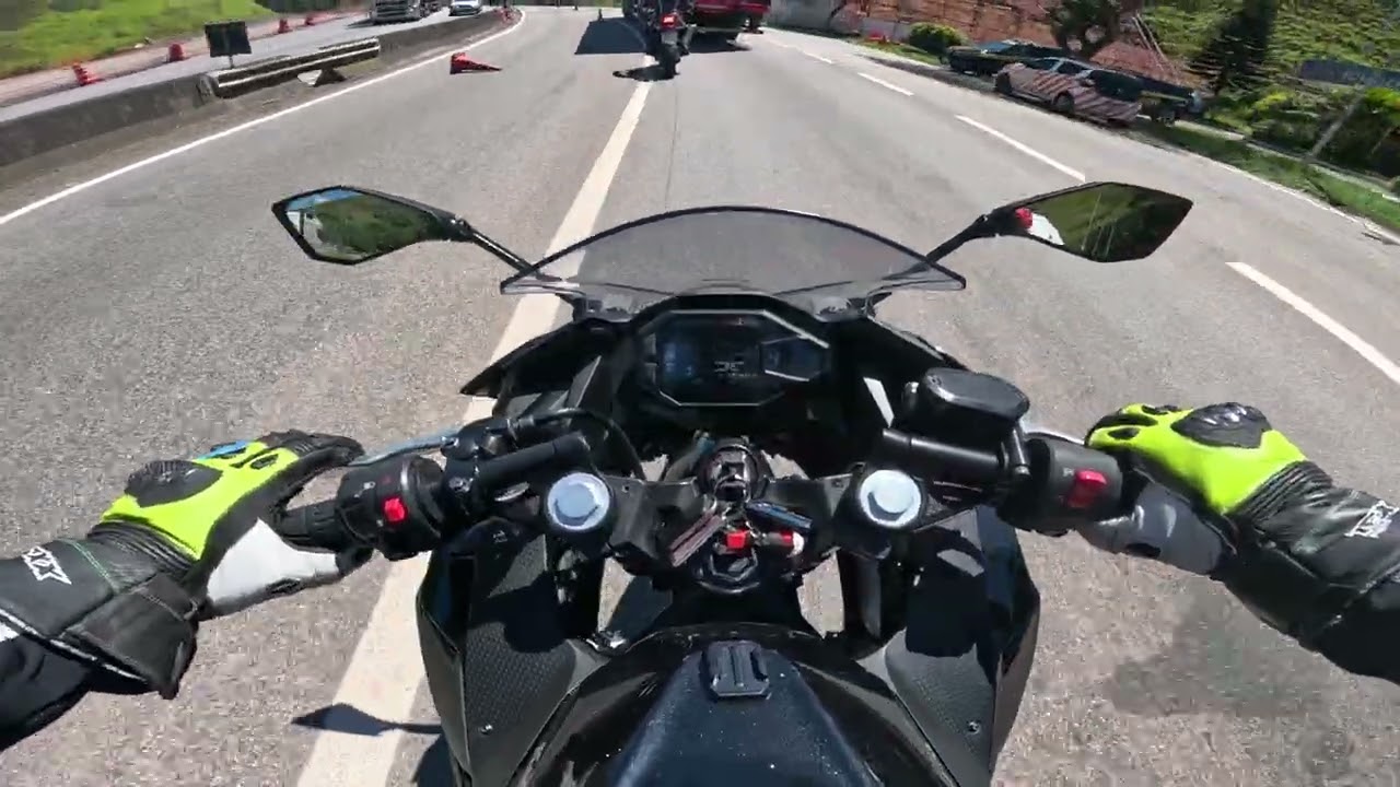 Ninja 500 Tentando buscar as  Bmw S1000 Na serra... Sonha né kk