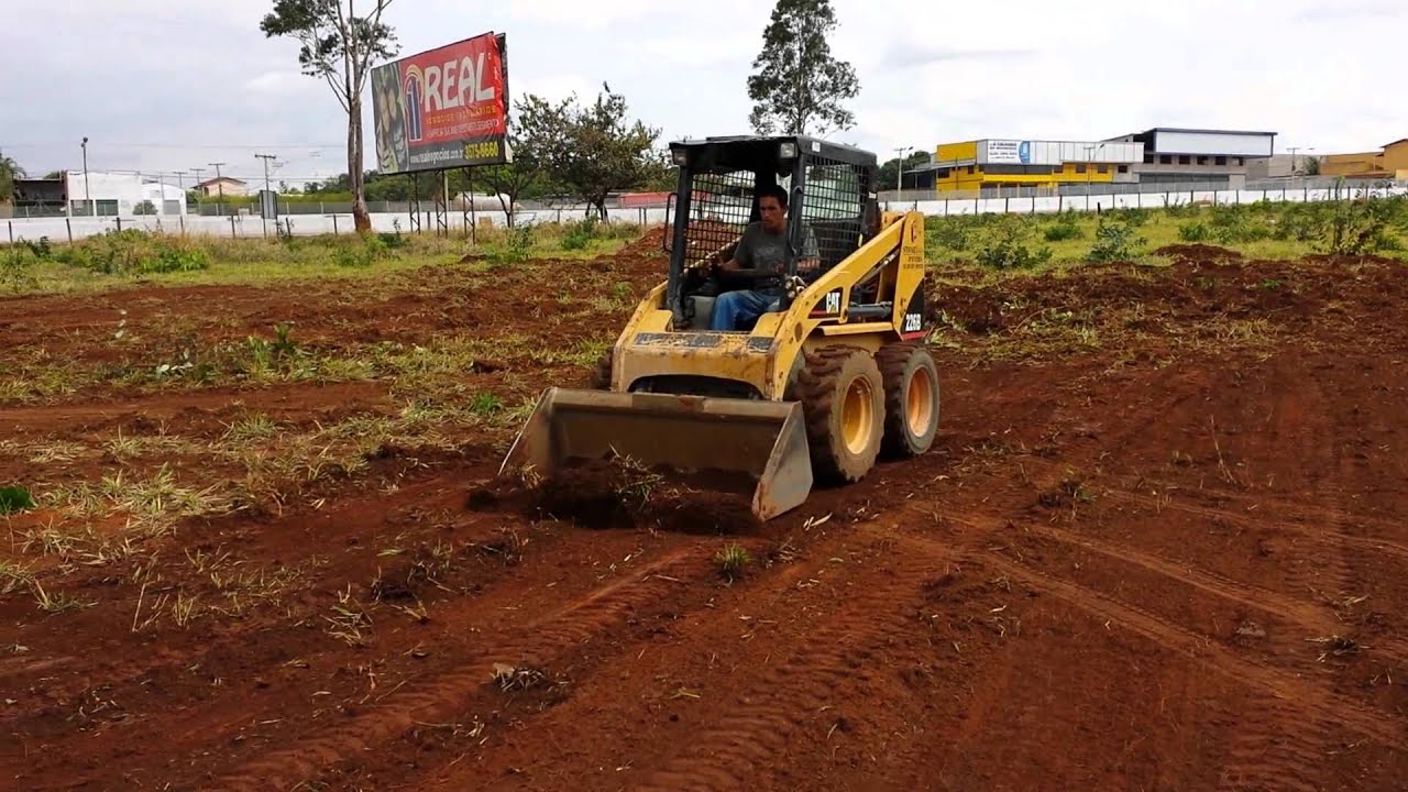 Mini carregadeira CATERPILLAR 226B