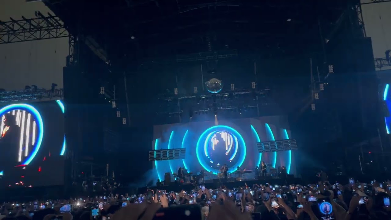 Arctic Monkeys - Body Paint  the Car Tour 23’ 