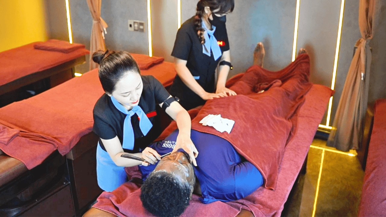 ASMR Korean Full-Service Lady Barber – Shave, Massage & Hair Wash – Da Nang 🇻🇳