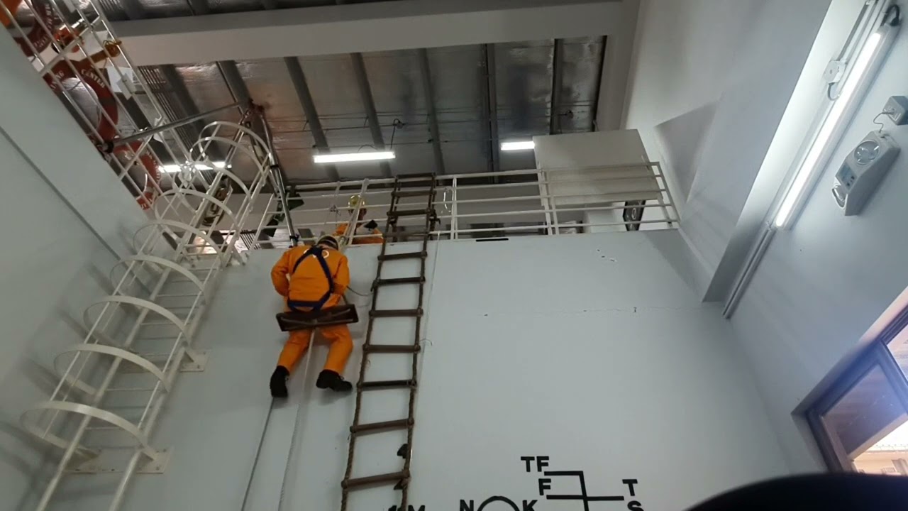 Bosun's chair and safety line (Practical Seamanship) (Practice)