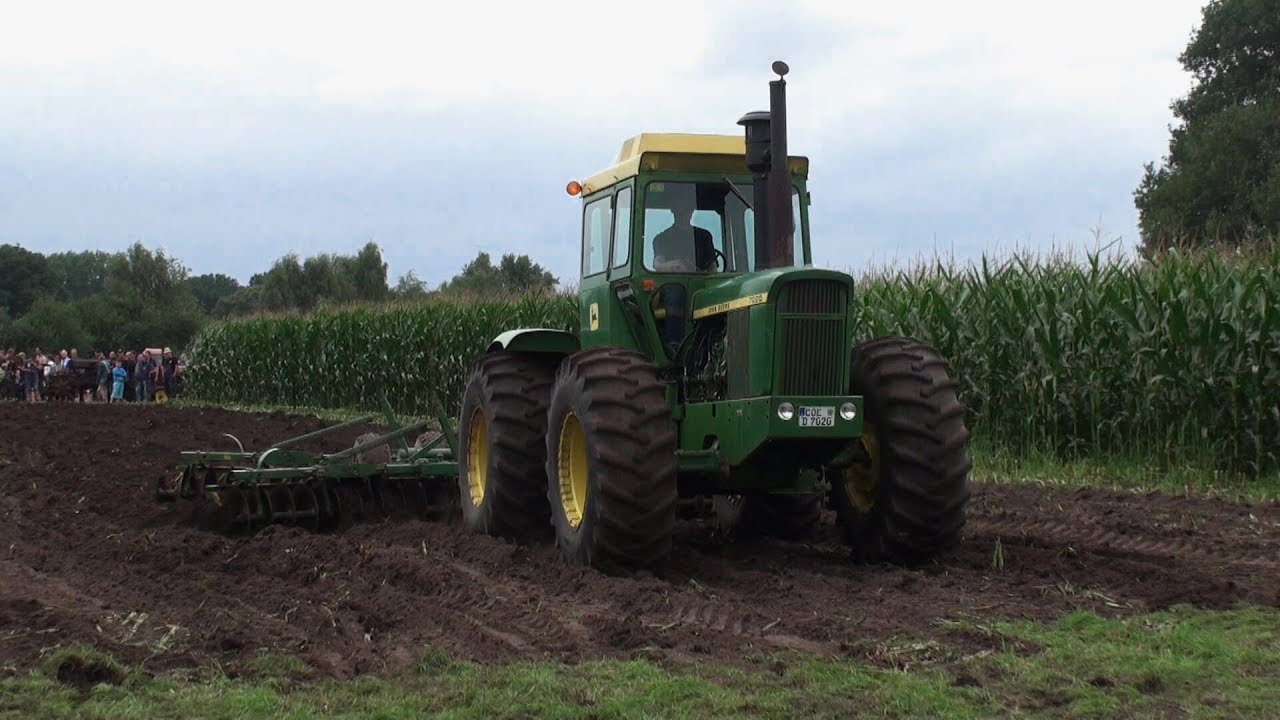 John Deere 7020