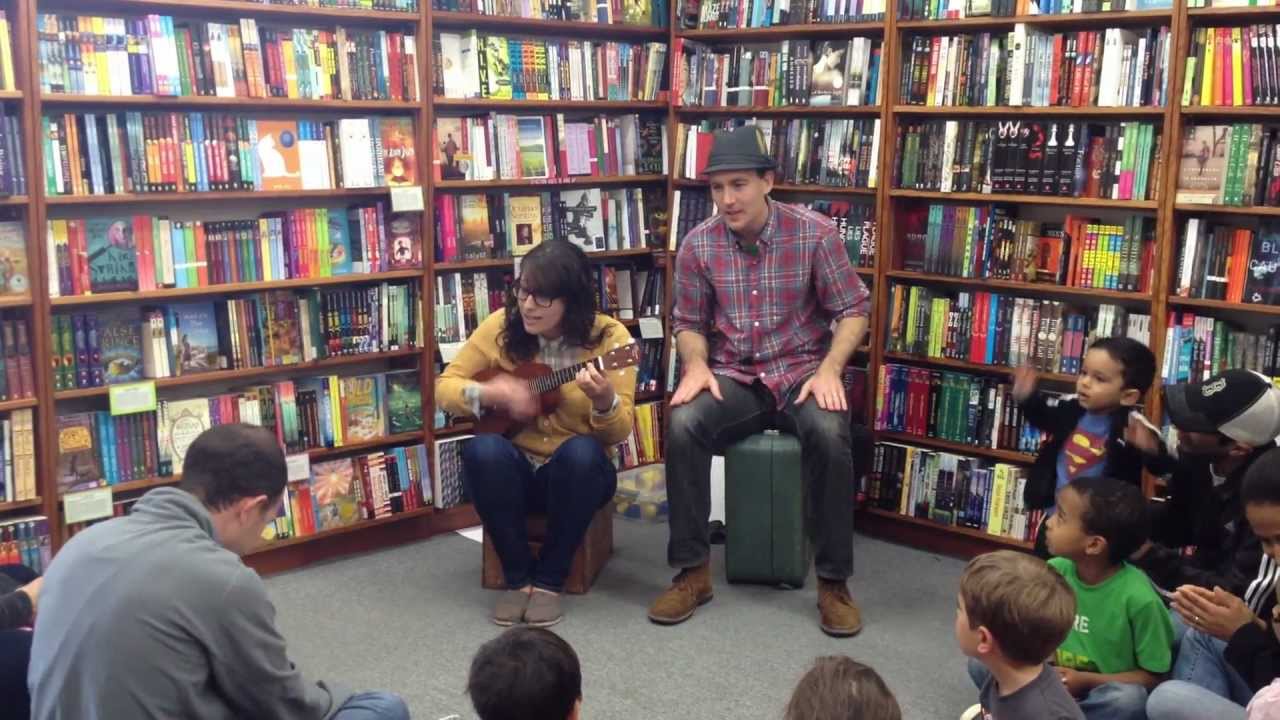 Andrew & Polly - Little Bitta You (Live at Children's Book World)
