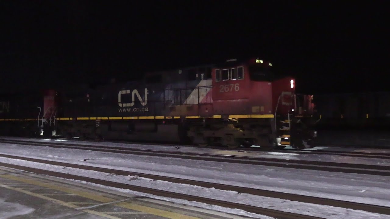 Манифестный поезд CN A491, локомотивы CN 2676 2553 и 3940, Сарния, Онтарио.