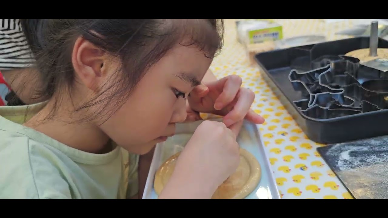 인사동 쌈지길  마당행사 오징어 게임에 나오는 뽑기게임.  성공하면 선물 겟!!