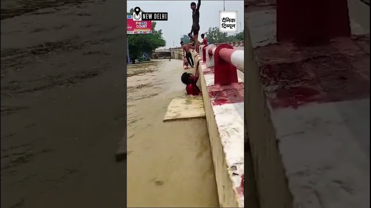 Yamuna river rising water level touches Red Fort boundary wall in New Delhi